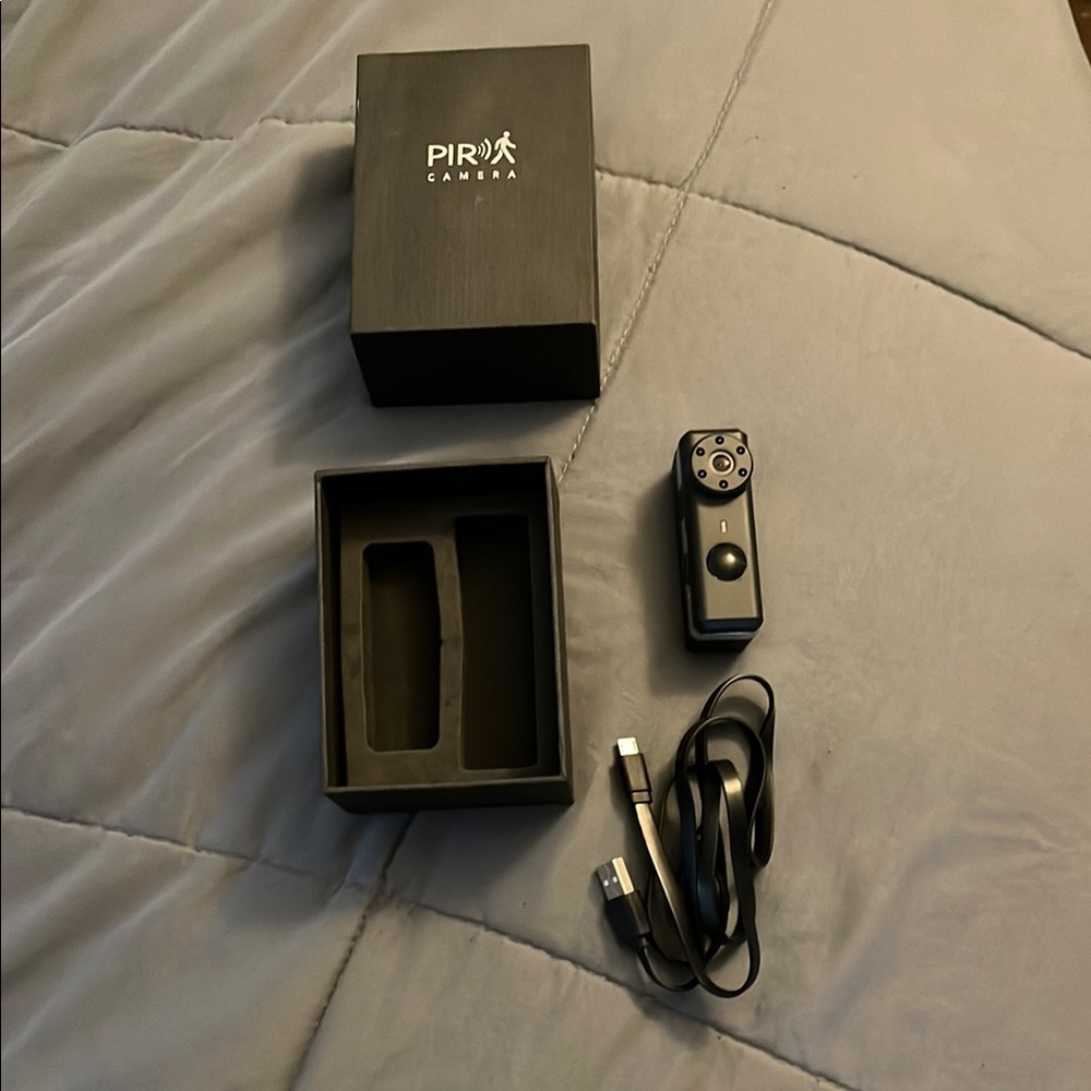 PIR Black Compact Camera